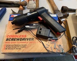 Cordless screwdriver 