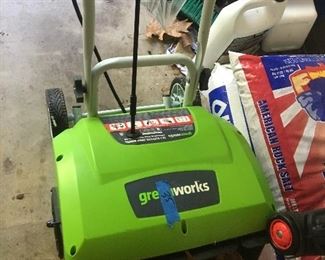 Electric snow shovel