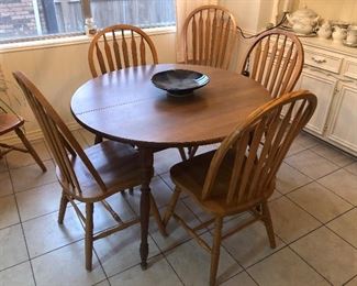 Maple table with 5 chairs and leaf