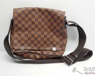 	
Nonauthenticated, Louis Vuitton Dark/Light Brown Side Bag
Nonauthenticated, Louis Vuitton Dark/Light Brown Side Bag