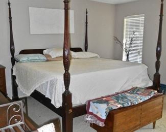 4-Poster King Bed, Lane Cedar Chest