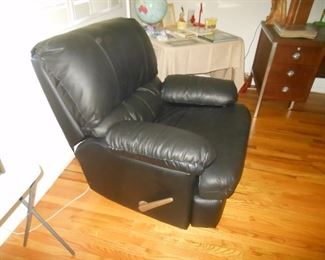SUMPTOUS SOFT LEATHER RECLINER