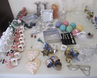 FITZ AND FLOYD NAPKINS RINGS AND ITEMS