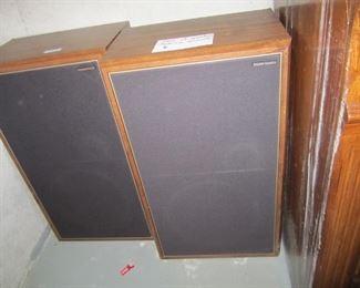 AMERICAN ACCOUSTIC SPEAKERS