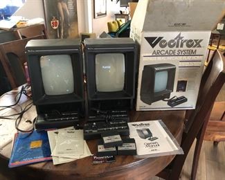 2 Vectrex Arcades withe 3 controllers 3 games working
