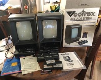 2 Vectrex Arcades withe 3 controllers 3 games working