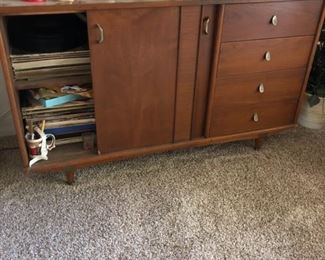 MID CENTURY STYLE SIDE BOARD W/ MATCHING HUTCH
