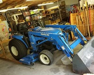 2003 New Holland TC33D Tractor w/7308 Loader with bucket & 914A mowing deck. ONLY 500 HOURS!