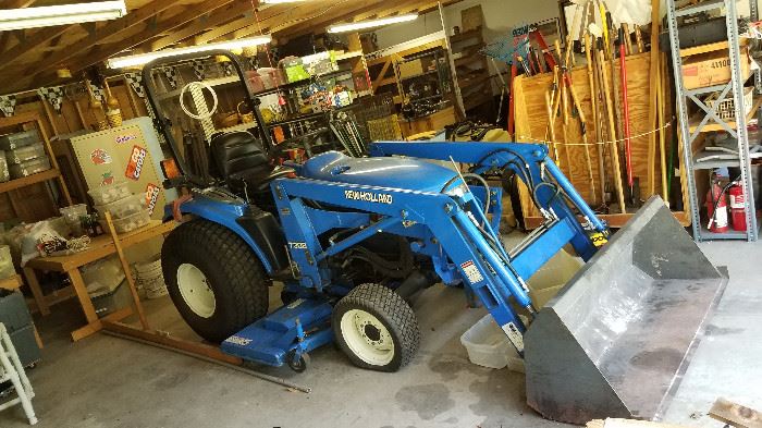 2003 New Holland TC33D Tractor w/7308 Loader with bucket & 914A mowing deck.   ONLY 500 HOURS!
