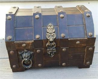 tbs vinatge velvet lined box