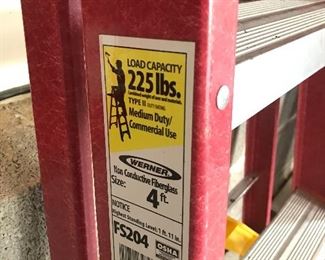 H/D 4 FT FIBERGLASS WAGNER STEP LADDER