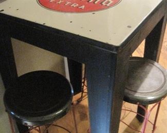 Corona Hi Top Enamel Table with 4 Stools.