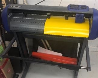 Titan 3 Vinyl Cutter comes with supplies