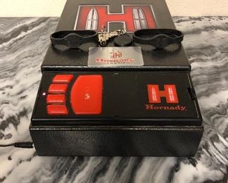 Hornady Hand Gun Safe 

2x wrist  Bands 
1 card 
1 key fob 
2x keys  
