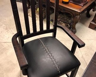 Arden Ridge Trestle Table - Beautiful Dining Table with Chairs in GREAT condition. 