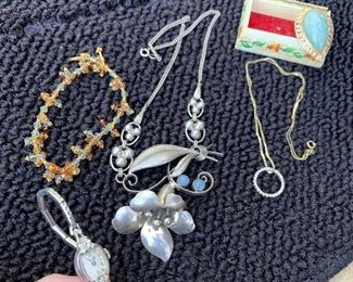 Lots of sterling silver pieces 