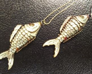 Articulating enamel fish, one w chain, one without