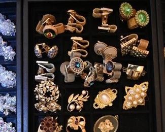 CUFF LINKS, BROOCHES, EARRINGS