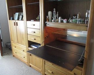 Broyhill wall unit with service bar