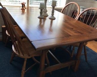 Pennsylvania House trestle table with 2 leaves and pads