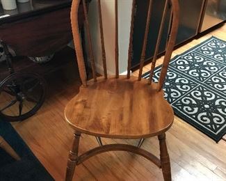 Set of 4 Pennsylvania House Windsor back chairs