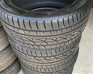 Hankook Winter icept 235/45/R17 Snow tires