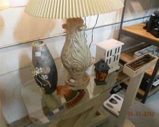lamp/decor/sofa table