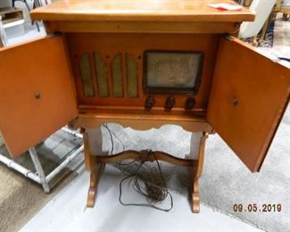 antique radio/table