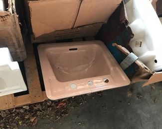 Corral(pink) cast iron sink