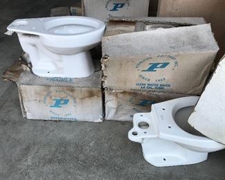 Toilets of all models and eras