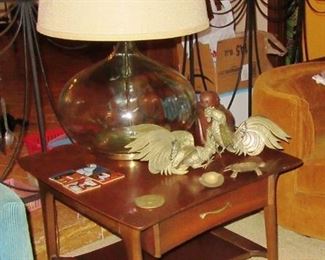 Deppman table with glass lamp
