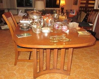 Deppman dining room table, 6 chairs, 2 leaves