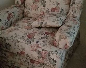 Swivel/rocking chair