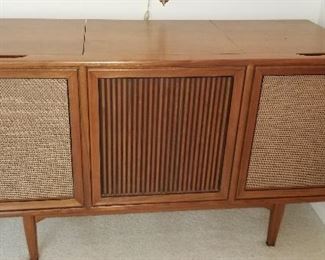 Stereo console, works great! Turntable and AM/FM radio