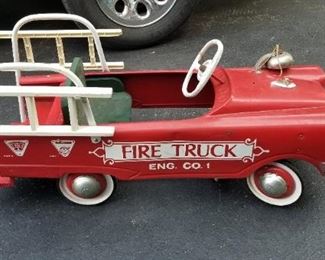 Murray Vintage pedal car fire engine
