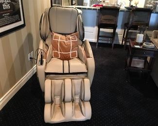 like-new Osaki massage chair