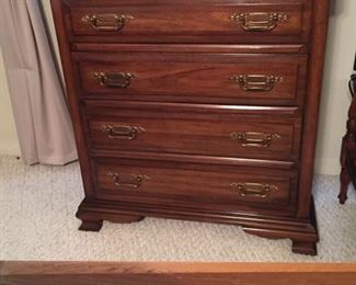 Thomasville Bedroom Suite (Chest of Drawers, King Size Bed, Dresser with Mirror, 2 Night Stands)