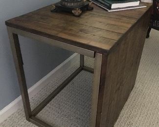 Nesting end table