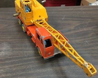 Dinky Super toys 20 ton lorry-mounted crane with 2 workers
