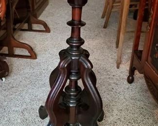 Atq Victorian Mahogany Pedestal Table