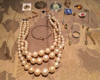 Vtg Pins, Pearls, and Medallions