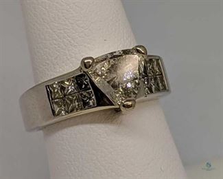 18K Gold Diamond Ring
Size 6, 18k Gold Ring with 1 8.23L x 7.97w x 3.5D (MM, Point-to-Point) Diamond Classified as Radiant Cut, Clarity I1, Color J-K, Approx 1.21 Carats, Mounted in a V-Tip 3 Pring Setting, with 12 2.25 MM Groved Princess Cut SI1-SI3 K-L Diamonds, Approx .84 Total Carats) Mounted in Invi-set Style Channel Setting, 9.2g
APPRAISAL YES