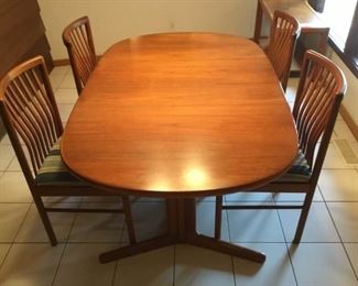004 Midcentury Modern Teak Table with Chairs