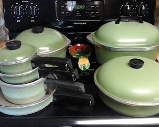 Club aluminum cookware (avocado green) 
