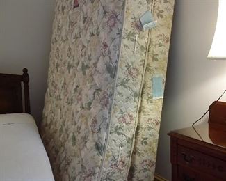 Full size mattress & box springs