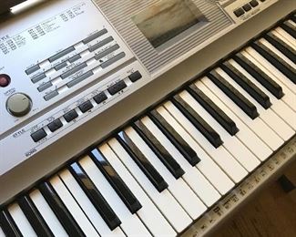 Yamaha Synthesizer Keyboard