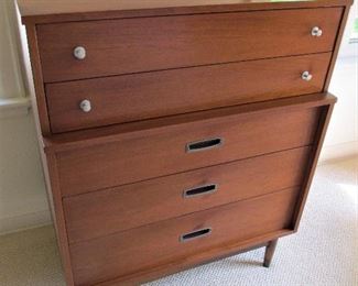 Mainline by Hooker mid century dresser (BID ITEM)