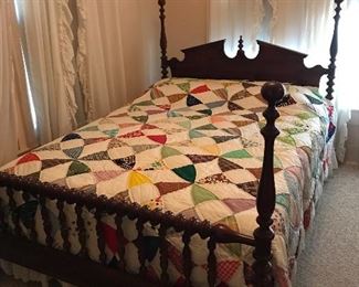 Love this spool full size four poster bed. Look at this beautiful hand stitched quilt.