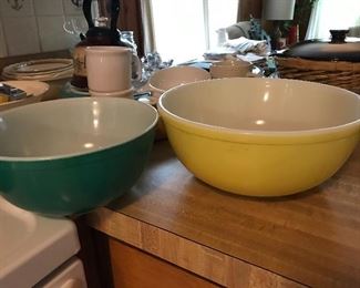 Pyrex bowls