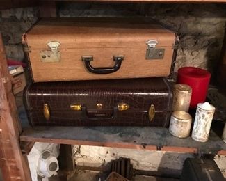 Love this vintage luggage